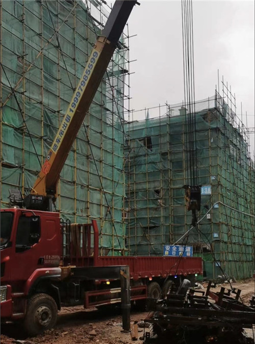 兴庆区“慢工细活”—— 吊车的 “微动控制” 技术